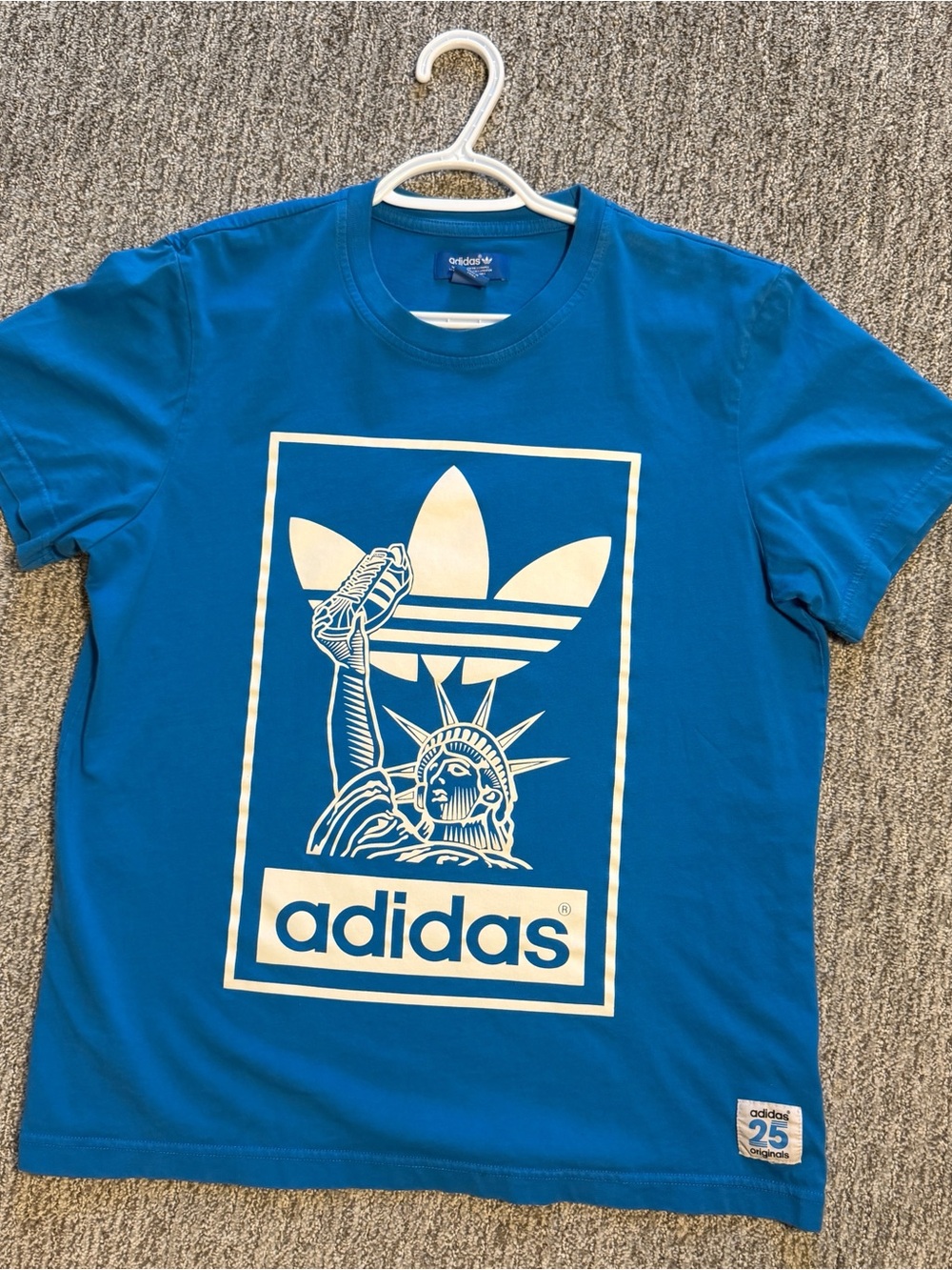 adidas Originals by Nico Statue of Liberty T‑Shirt Men’s Cas Sporty Streetwear